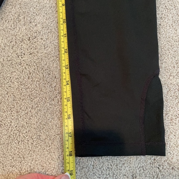 Girls- Nike Pro Black pants. This are not full length. - Picture 3 of 10